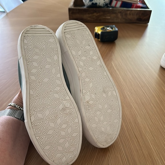 Ladies slip ons - Picture 3 of 3